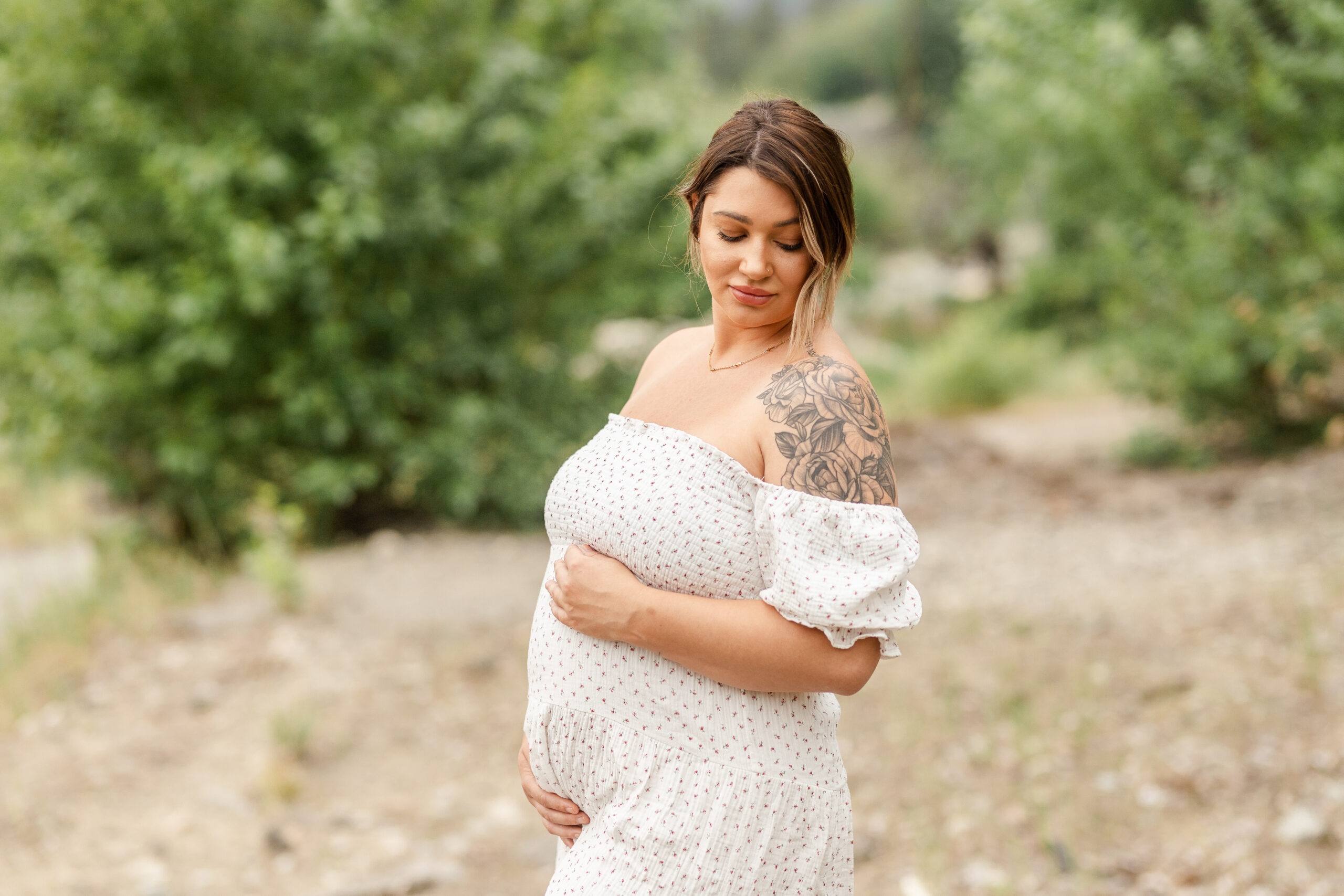The Benefits of Having Your Maternity Session Outdoors in the Okanagan